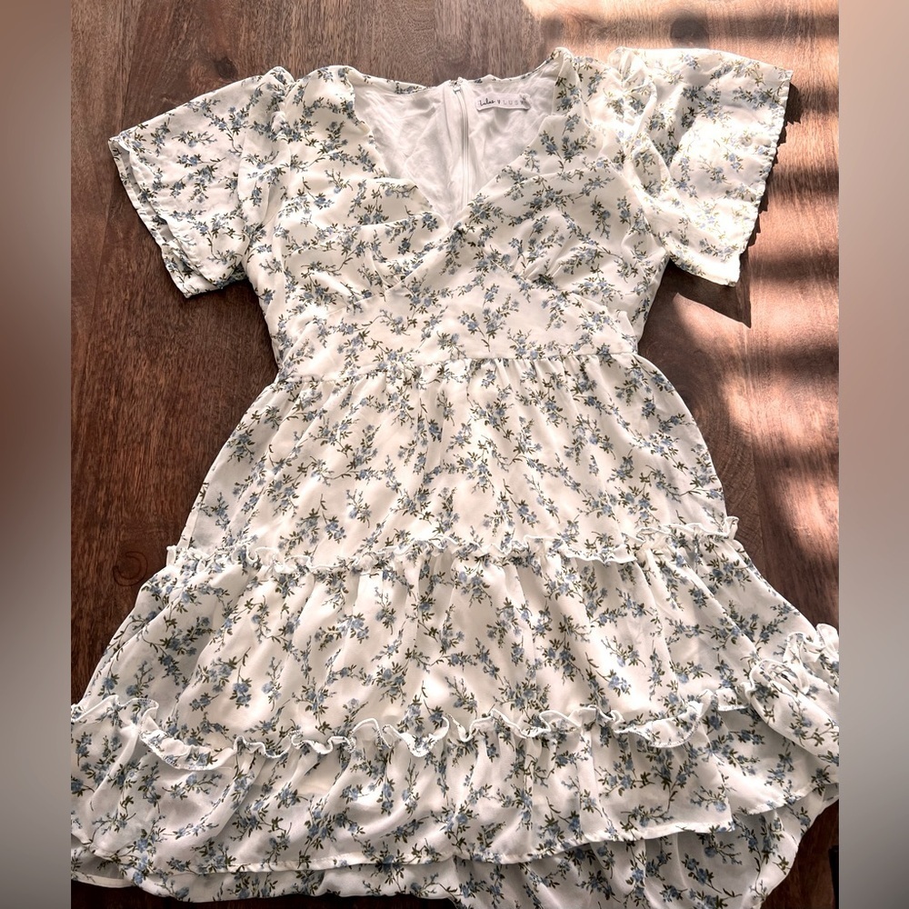 Lulu's White Floral Print Tiered Short Sleeve Mini Dress Size Small - Picture 1 of 7